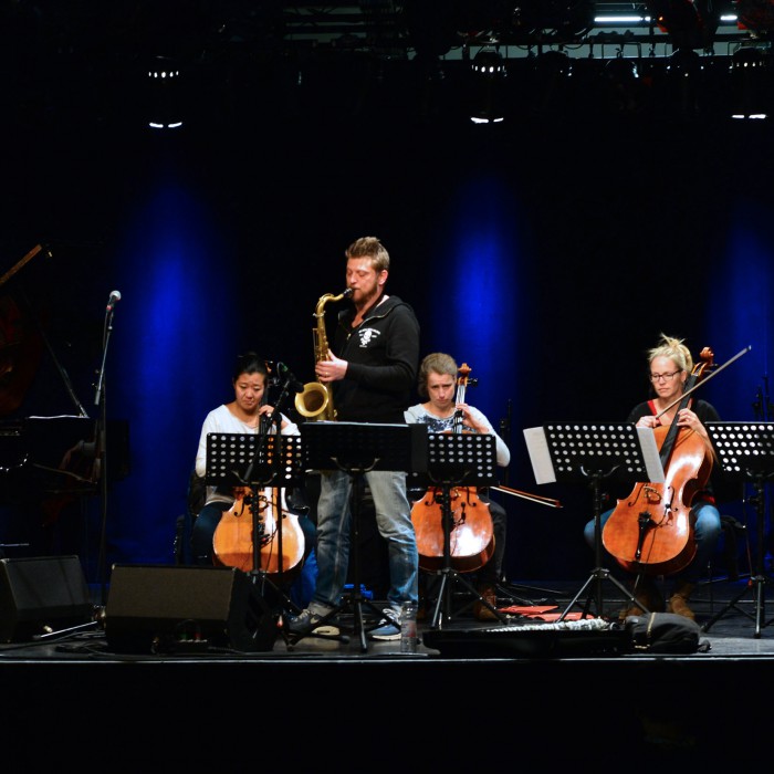 Neuer Deutschen Jazzpreis Mannheim in der Alten Feuerwache Wettbewerbsabend 14.03.
Bild zeigt Lutz Haefner (Saxophon) Rainer Boehm (Klavier) Plus Celli
© Rinderspacher